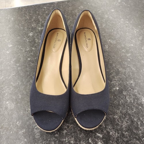 Sandali donna Bandolino blu scuro Nuri punta aperta espadrillas zeppa taglia 8M NUOVI - Foto 3 di 9