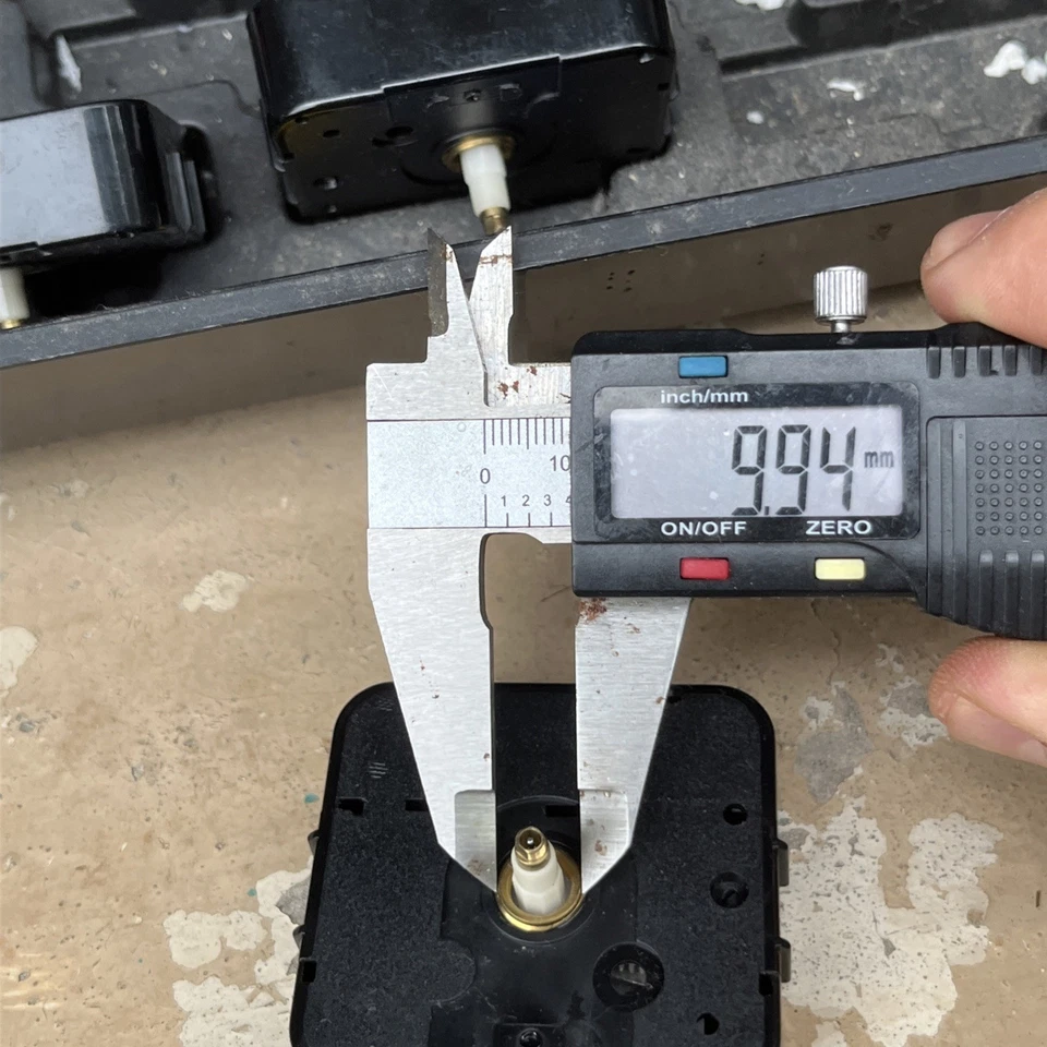 Original KIENZLE QUARTZ Wallclock Movement. New Spare Part_R Teflon Short Pin - Image 4 of 4