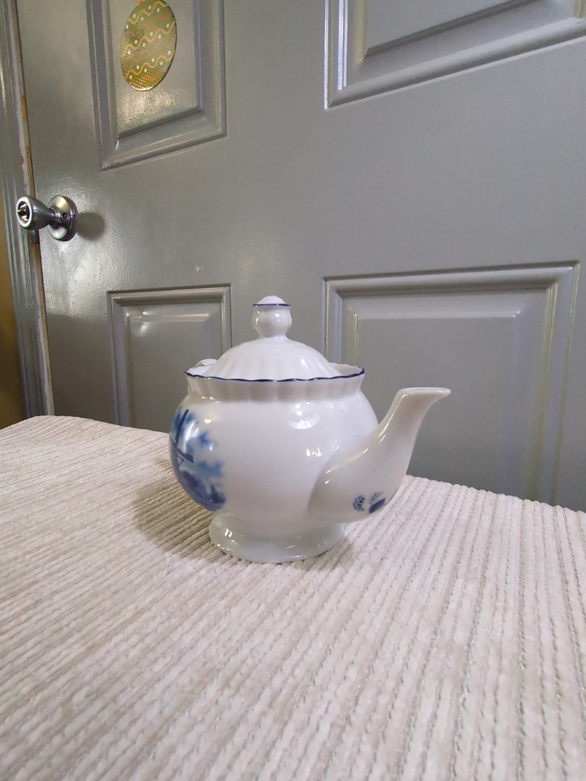 Delft Blauw Blue Windmill Holland Handdecorated Tea Pot Rose Decoration 