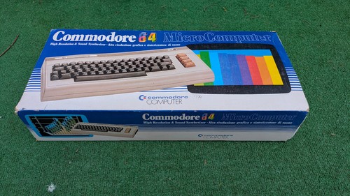 Ordinateur vintage CBM COMMODORE C 64 C64 G C64G en boite + KungFuFlash + jeux - Photo 2/24