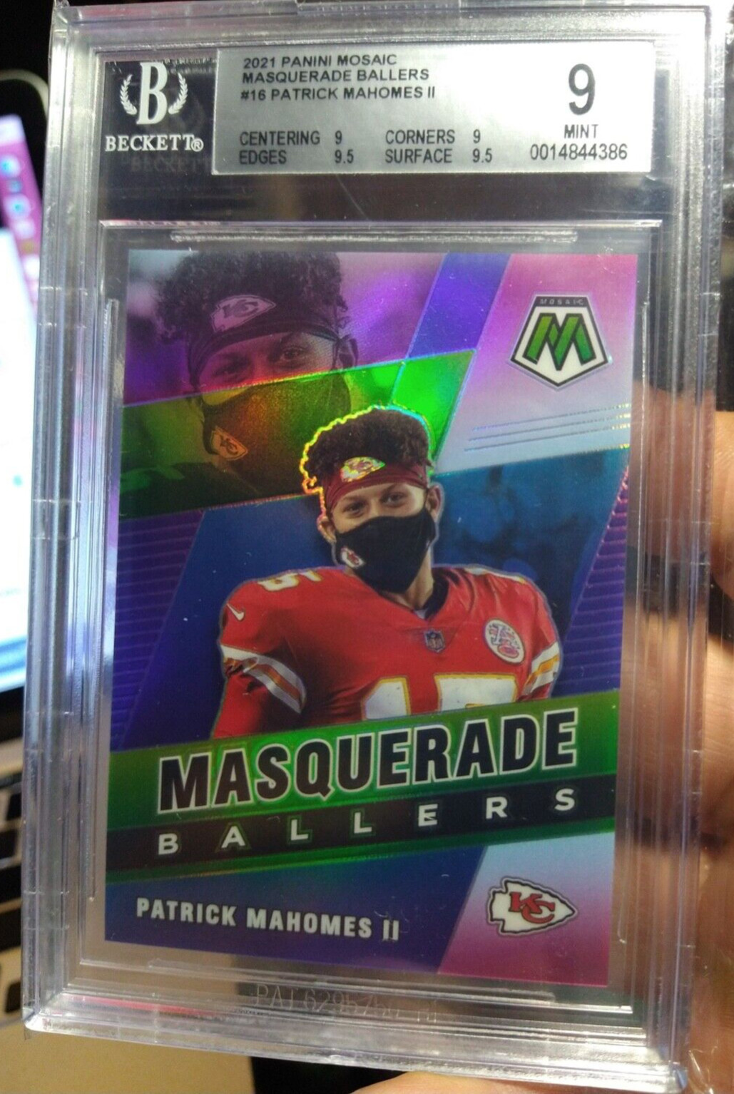 2021 PANINI MOSAIC FOOTBALL PATRICK MAHOMES SSSP  "MASQUERADE BALLERS"  MINT 9