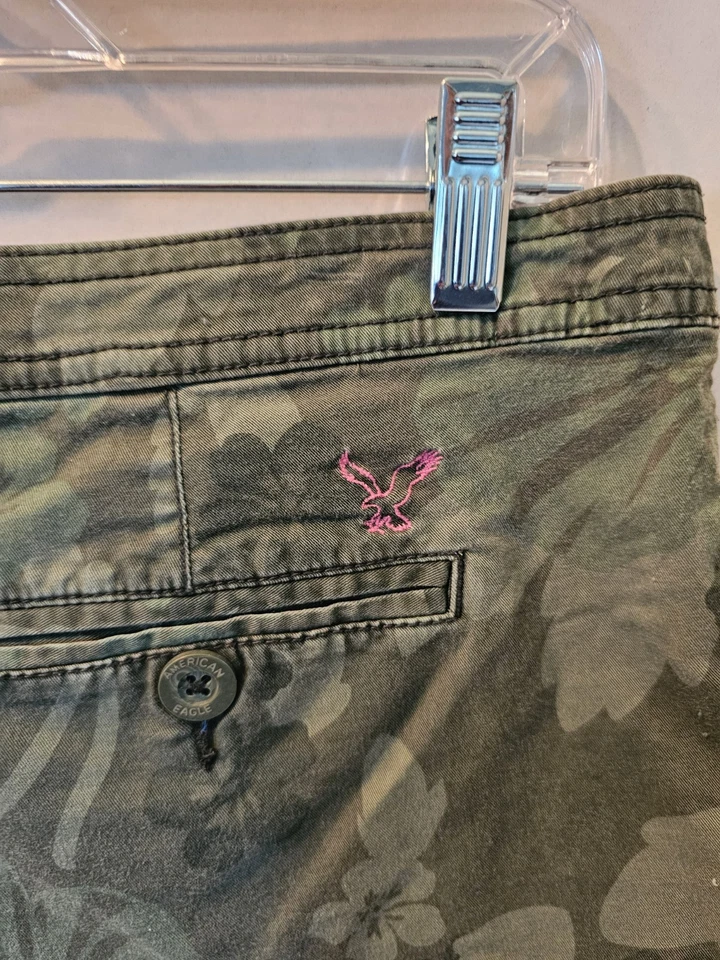 Pantalones Cortos Para Mujer American Eagle Verde Tropical Selva Camuflados Florales Talla 8 Foto 3 de 4