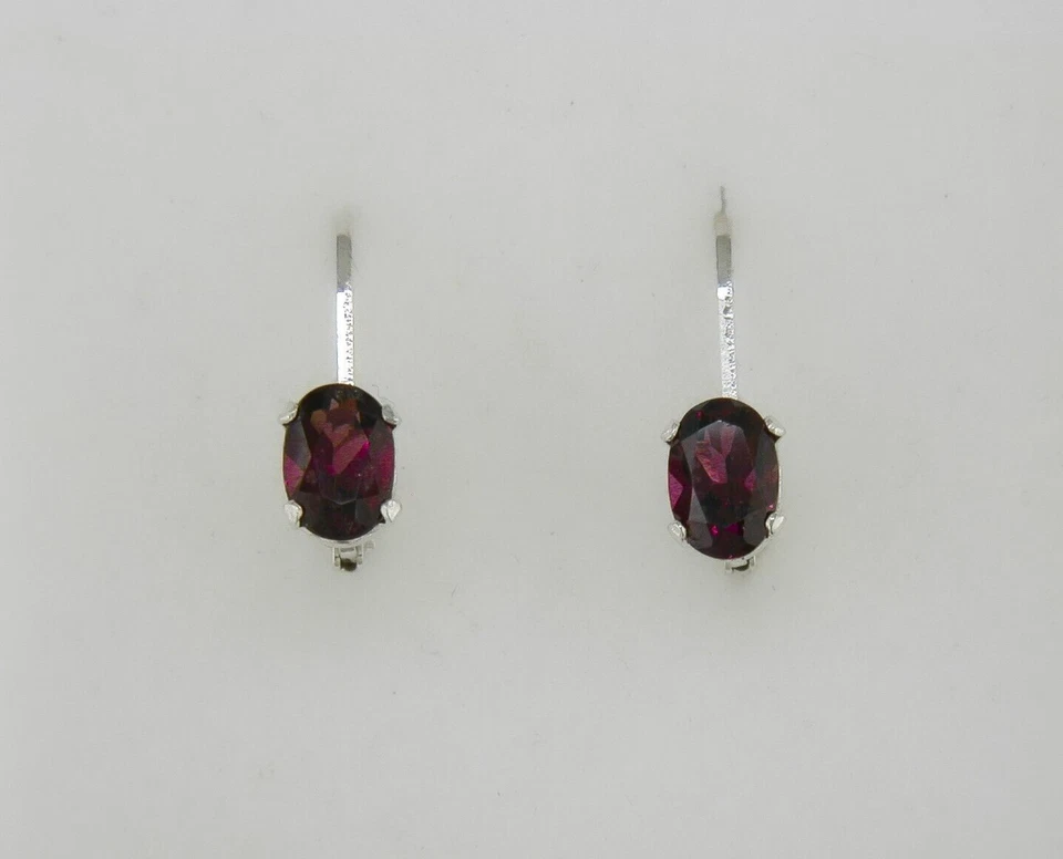 Pair of 6 x 4 mm Oval Pyrope Garnet Dangle Sterling Silver Leverback Earrings - Imagem 2 de 2