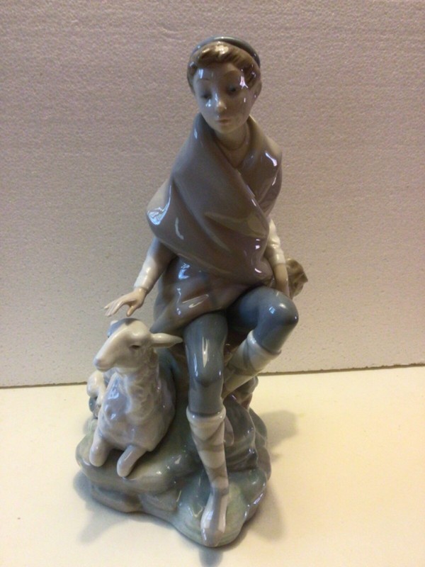 LLADRO VINTAGE FIGURINE - SHEPHERD BOY WITH LAMB - MADE IN SPAIN