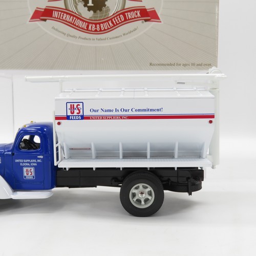 First Gear US Feeds International KB-8 Bulk Feed Truck 1:34 Die Cast #19-3339 - Picture 3 of 18
