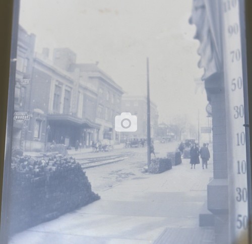 Couple Walking On Sidewalk Train Tracks 1920s/1930s **Original Film Negative** - Picture 2 of 2