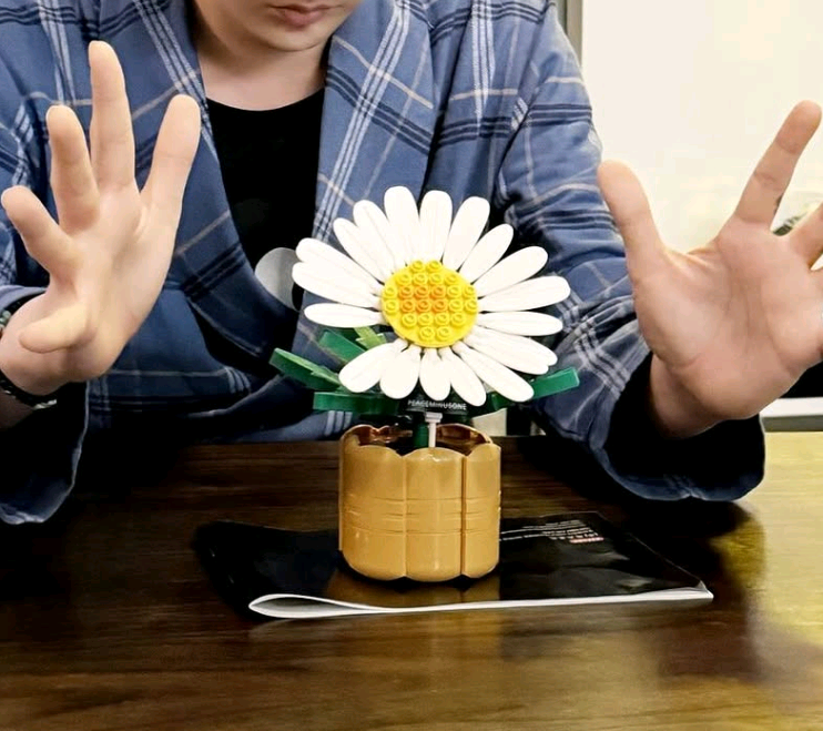 G-DRAGON GD 818 BLOOM PEACEMINUSONE OFFICIAL LIMITED EDITION Daisy