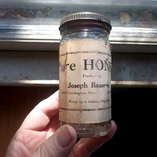 PURE HONEY JOSEPH BAUSMAN PIQUA,OHIO 1919 ERA LABELED JAR WITH ORIGINAL TIN LID