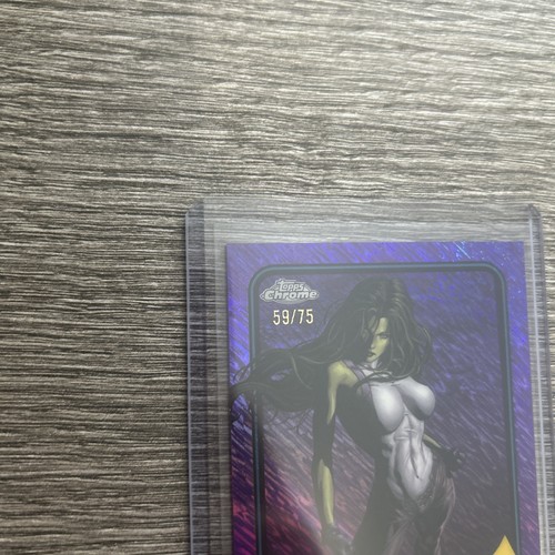 2025 Topps Chrome Marvel She-Hulk Purple Shimmer/75 Color Match - Imagen 4 de 6