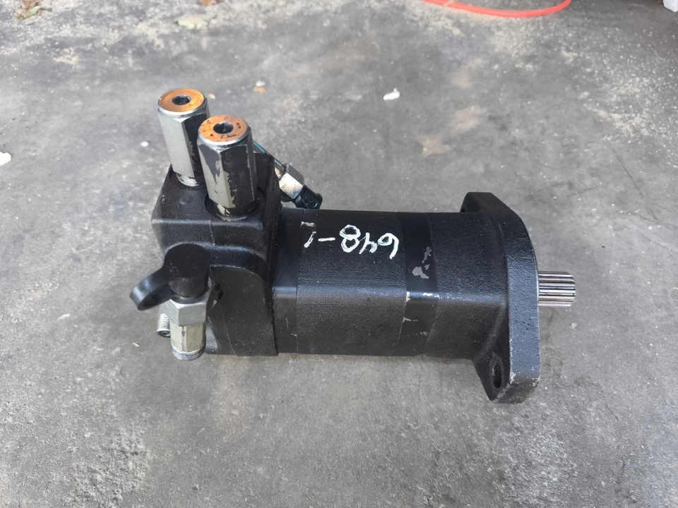 AT522452: Motor hidráulico giratorio con garra con alivio cruzado Foto 2 de 4