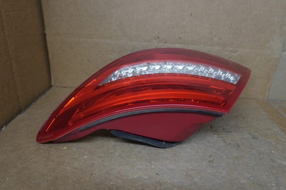 Luz trasera derecha del lado del pasajero Mercedes Benz C 250 2015 2016 2017 OEM Foto 4 de 4