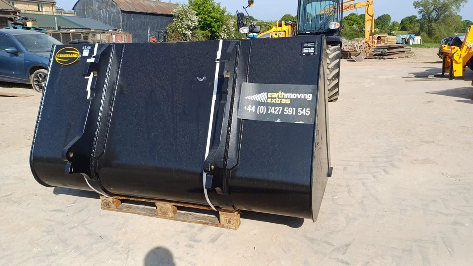 NEW 2m3 JCB and MANITOU pickup BUCKETS With BOLT on CUTTING edge - Image 4 of 4