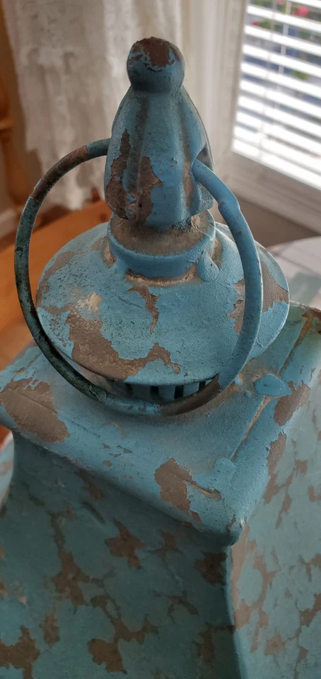 Linterna pagoda de hierro fundido. Antigua lámpara antorcha linterna de hierro fundido la linterna lanterne Foto 4 de 4