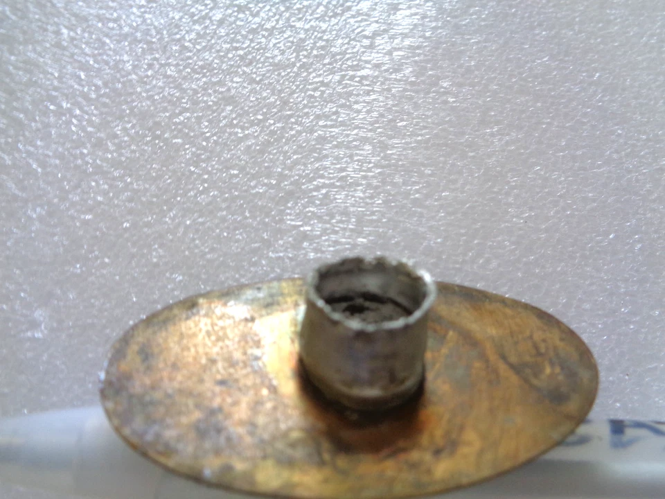 1960s VINTAGE SLINGERLAND  BLACK  & BRASS COLOR  BADGE MADE IN NILES , ILL. USA - Image 3 of 4