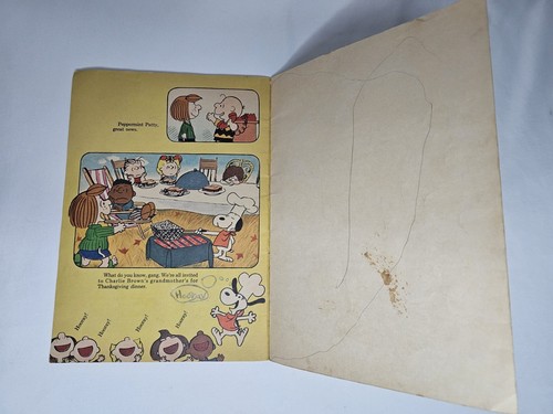 Vintage 1975 A Charlie Brown Thanksgiving by Charles M. Schulz Paperback Book - Picture 4 of 6
