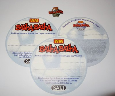Harald Schmidt BALLA-BALLA WM Studio Pin Anstecker Fussball NEU