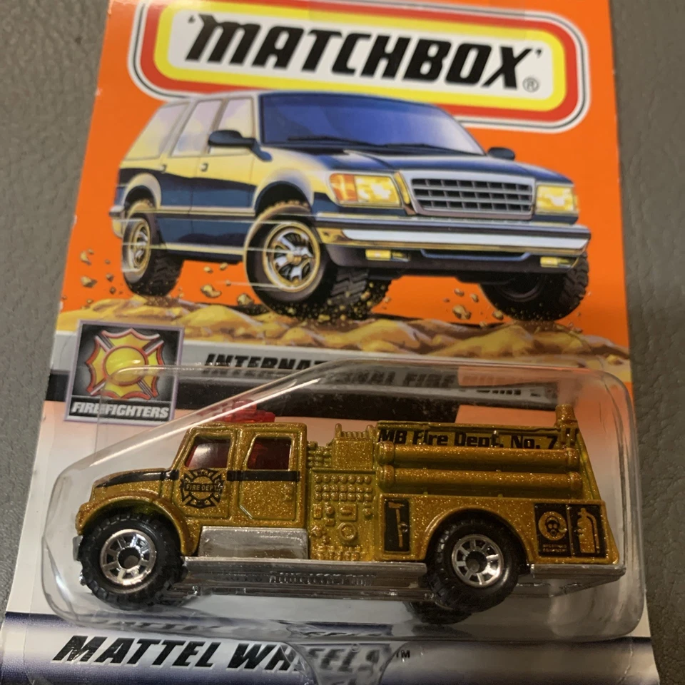 Matchbox 2000 Mattel International Fire Pumper Gold Fire Fighters #30 Car 96343 - Image 2 of 3