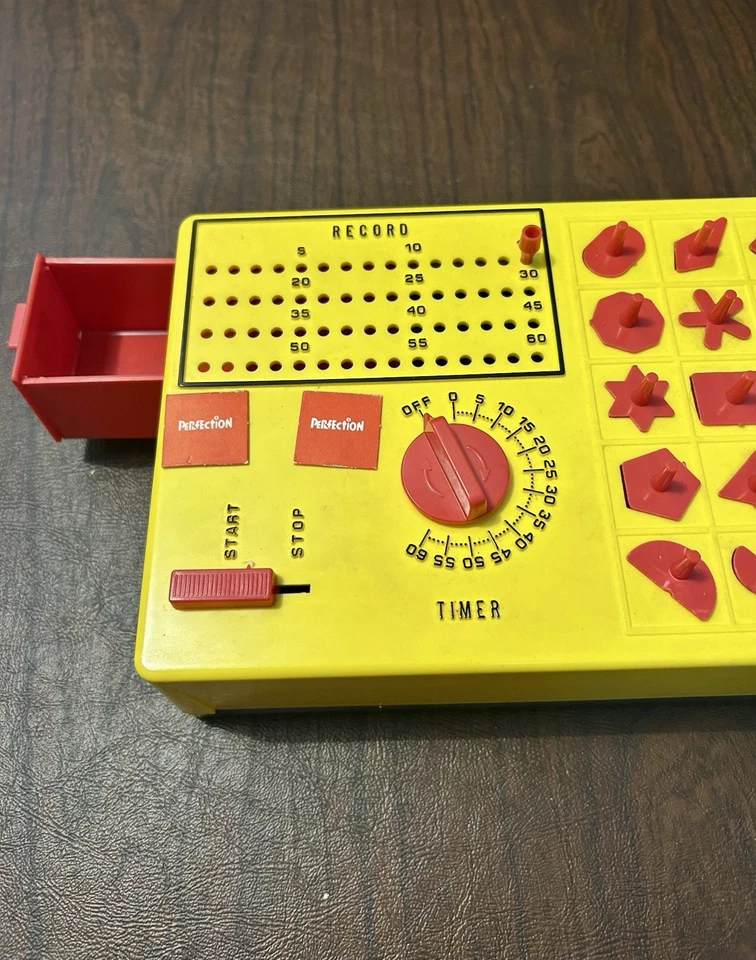 PERFECTION Vintage 1973 Lakeside Game INCOMPLETE In Box - TESTED AND WORKS - Image 4 of 4