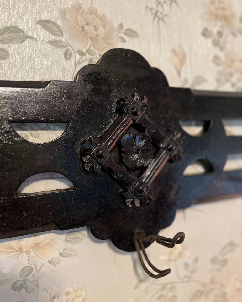 Perchero gótico antiguo Foto 2 de 3