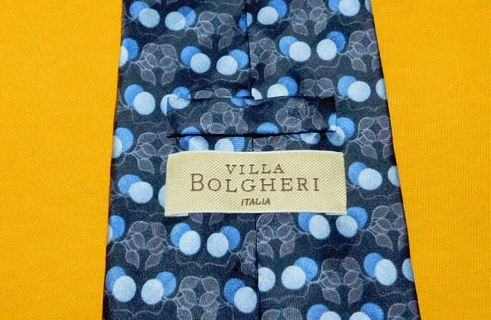 CORBATA CON MOTIVO VILLA BOLGHERI HECHA EN ITALIA NEGRO/GRIS/AZUL LUNARES - CORBATAS DE DISEÑADOR. Foto 3 de 3