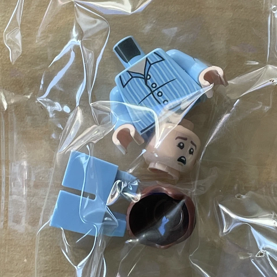 LEGO 76390 - Harry Potter - 2021 Advent Calendar - Dudley Dursley (Striped PJs) - Image 3 of 4