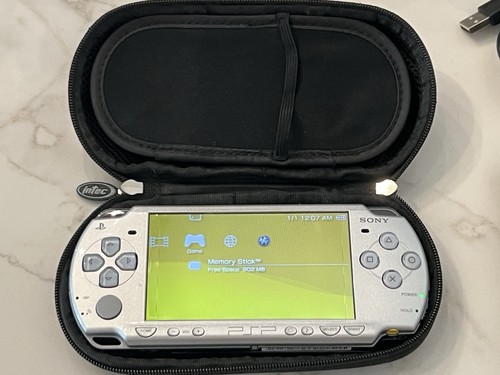 🎮Daxter Limited Edition 1GB Bundle CIB IOB w/ Silver PSP 2001, 2x UMDs & More🎮 - Picture 16 of 23