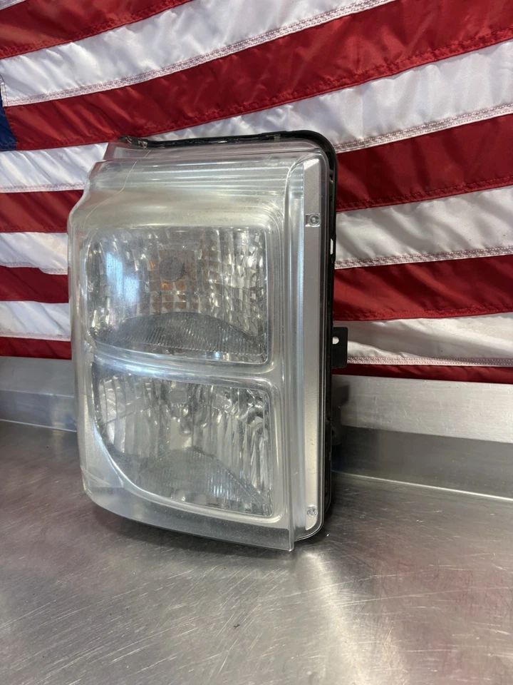 Farol direito/passageiro Ford F350 F550 SUPER DUTY - Usado | P/N ASYVBC3413005A - Imagem 4 de 4