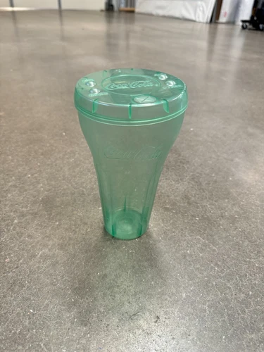 Coca-Cola Vintage Soda Cups in plastic with lids - 32 oz BULK NEW