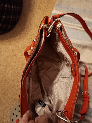 GENUINE DKNY SALMON COLOUR TOTE BAG WITH MANY POCKETS. - Picture 8 of 20