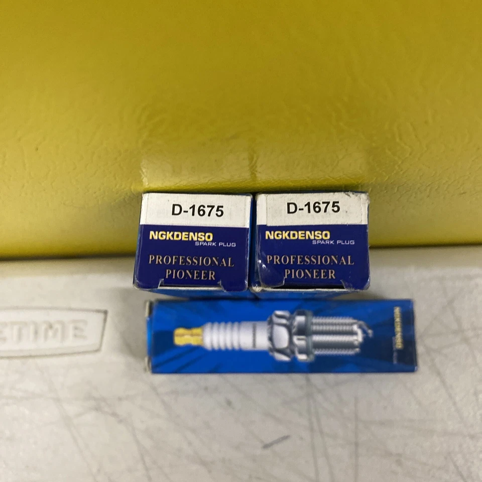 3x NGK DENSO SPARK PLUGS PF7RS8EG D-1675 - Image 2 of 4