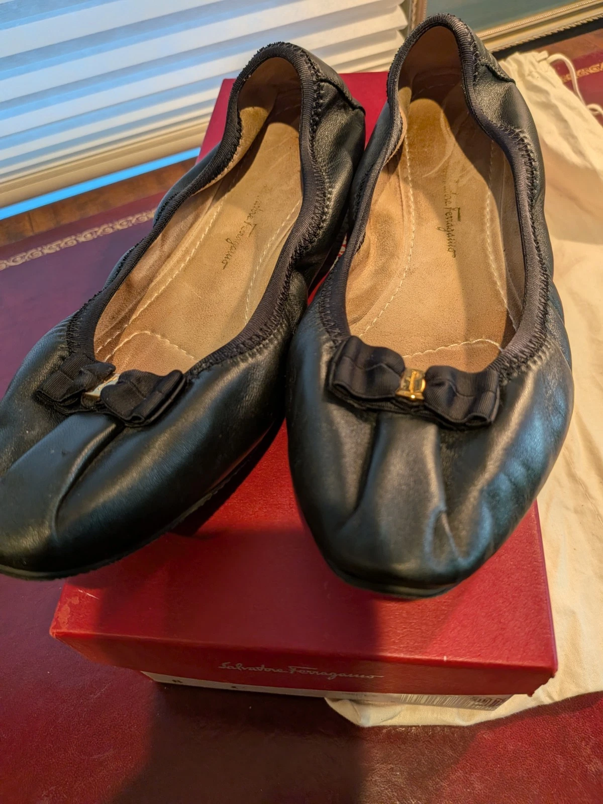 Ferragamo Joy Ballet Flats 8 C Black Nero lamb leather Great Condition Box Bag