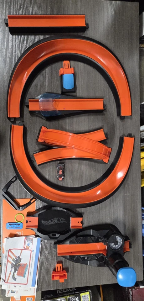 HOT WHEELS ID SMART TRACK STARTER SET BLUETOOTH W/1 ID VEHICLES IN ORIGINAL BOX. - Image 2 of 2