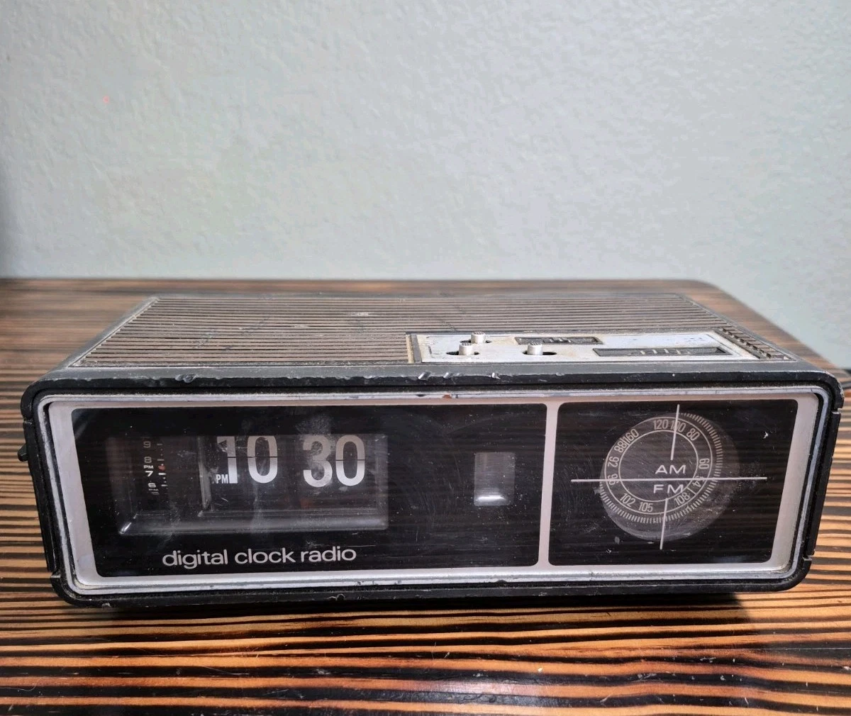 Flip Vintage/Retro Alarm Clocks & Clock Radios for sale - eBay