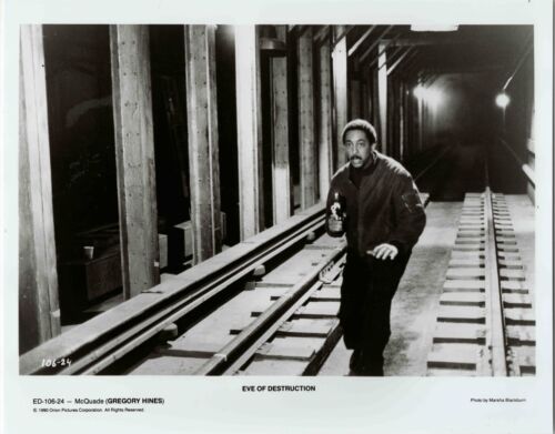 VINTAGE 1990 Eve of Destruction 8x10 Press Photo Gregory Hines - Picture 1 of 1