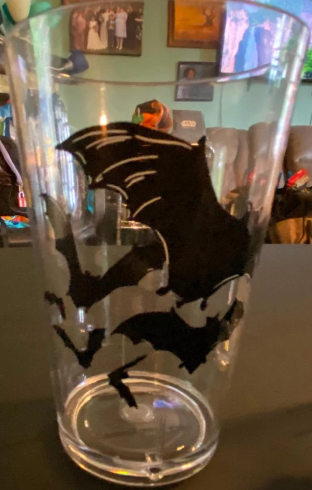 Conjunto de 2 copos de plástico para bruxas e morcegos Pottery Barn Kids - Imagem 3 de 4