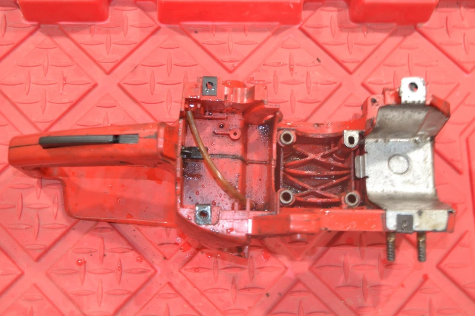 Craftsman 358.360280 Chainsaw OEM Chassis - Imagem 3 de 4