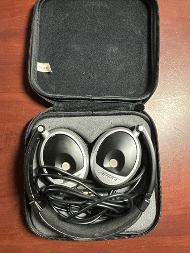 Bose Wired Headphones (On the Ear) - Picture 2 of 4