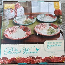 The Pioneer Woman Cheerful Rose Medallion 4pc 11in Christmas Dinner Plate Set