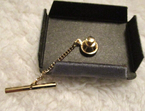 Vintage Swank Etched Oval Gold Tone Tie Tack with Chain - New in Box - Picture 3 of 4
