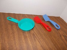 Fisher Price Fun with Food Utensil red  Blue Spatula with Frying Pan 1997  98