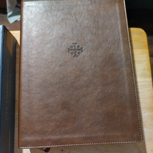 CSB Life Connections Study Bible, Brown LeatherTouch,- Holman Bible. - Picture 6 of 6