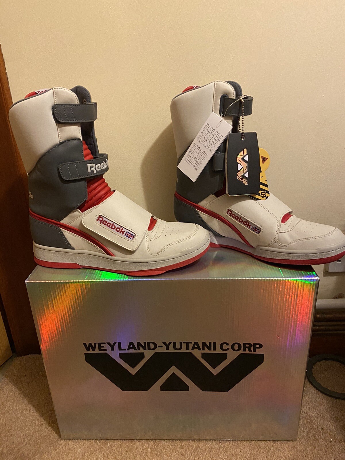 reebok alien stompers, only 426 made, size uk 9, authentic by reebok, never worn image 3