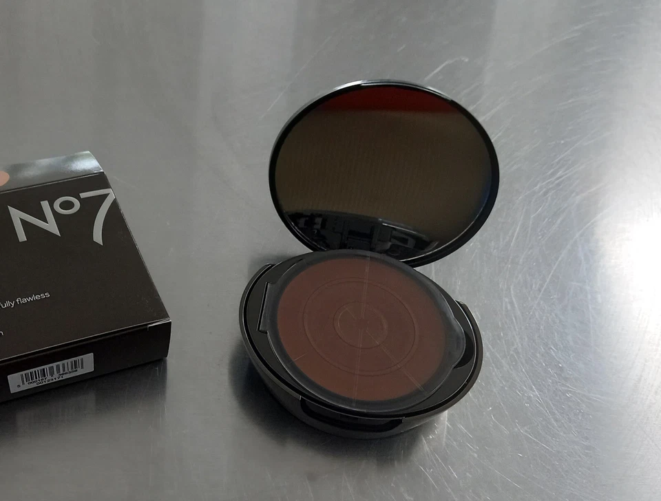 Boots No7 Stay Perfect Compact Foundation Rare Cool Ivory 12g New in Box - Image 3 of 3