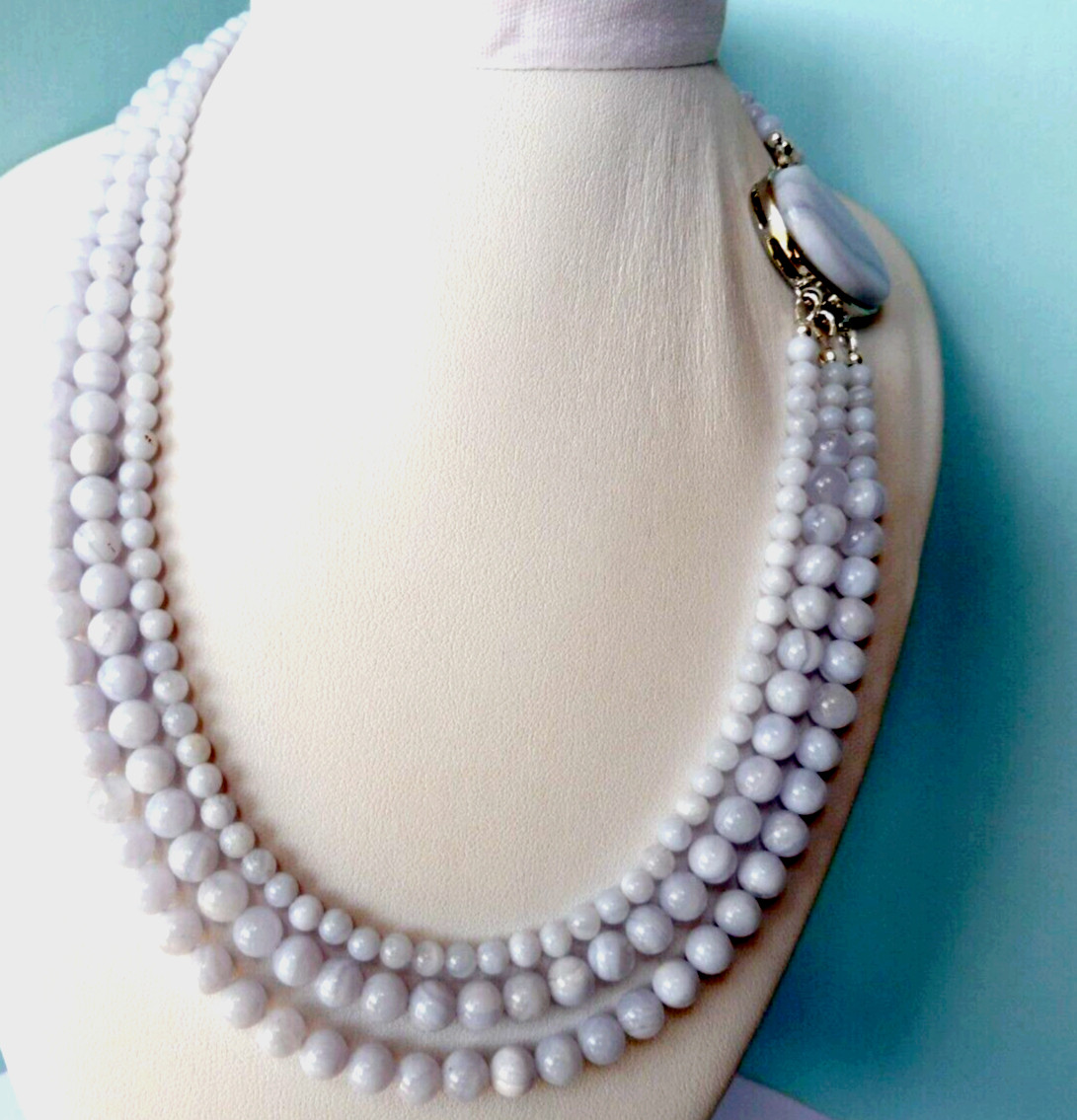Collier calcédoine précieuse 370 cts, le bijou d'exception pour vos soirées chic