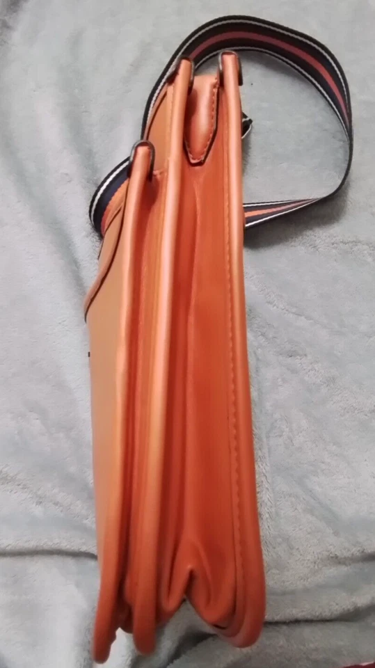 Bolso bandolera/mensajero Brook de cuero naranja/coral DKNY NUEVO SIN ETIQUETAS (al por menor $178) Foto 4 de 4