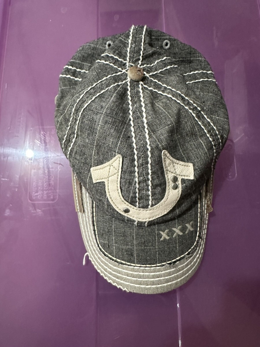 【TRUE RELIGION】★キャップ★ HORSESHOE TRUCKER HAT HORSESHOE BUDDHA TRUCKER HAT - Red | True Religion