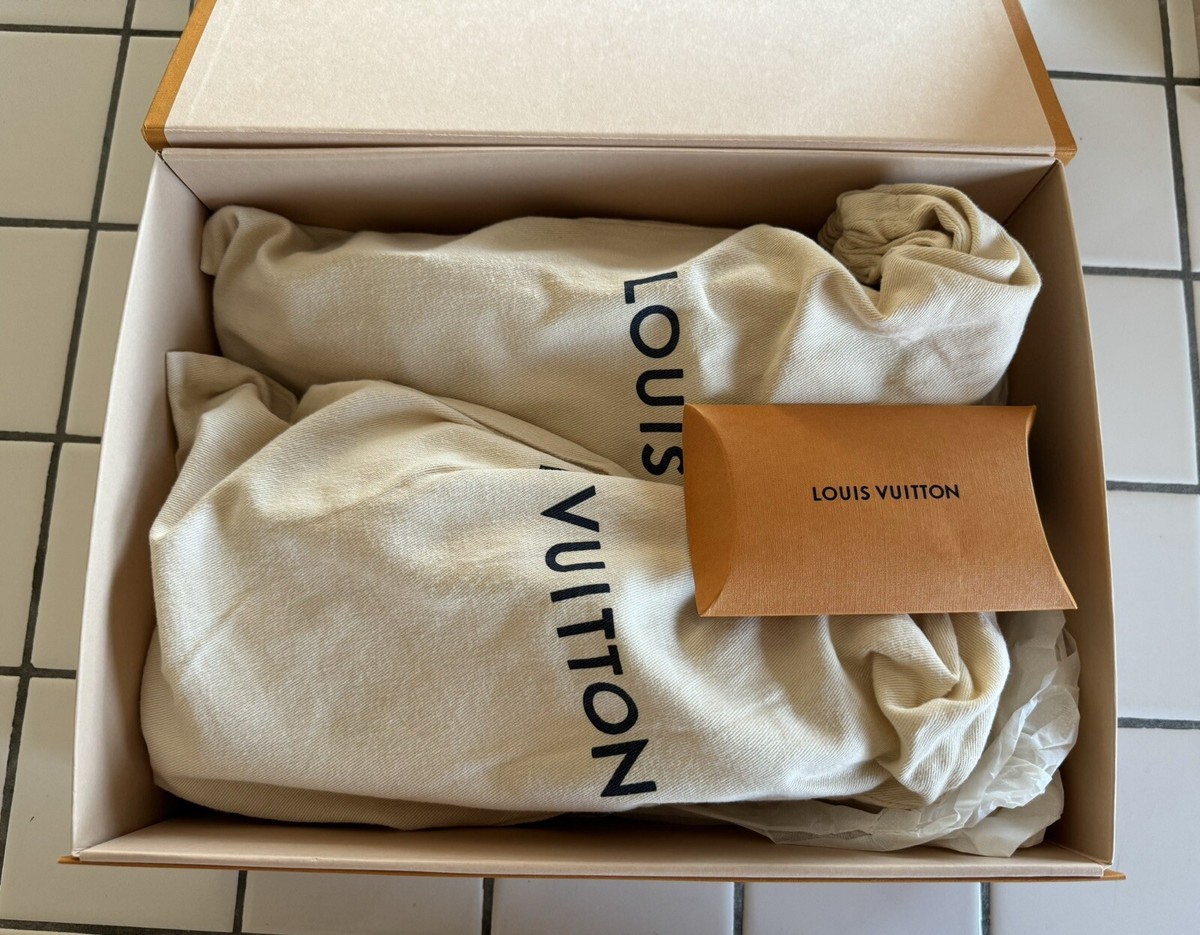 BRAND NEW DEADSTOCK Louis Vuitton Trainer Triple White BRAND NEW DEADSTOCK Louis Vuitton Trainer Triple White