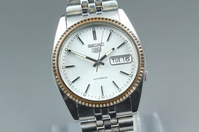 1999 SEIKO 5 7S26-3110 36mm Silber Day Date Quarz Herren Vintage Uhr Near Mint