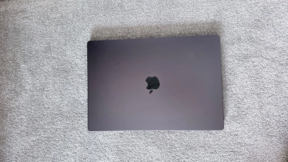 Apple MacBook Pro 16" M3 Max · 128GB · 8TB, photo 4 of 5