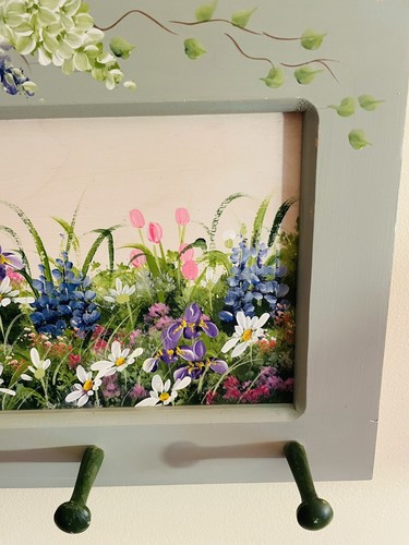 21” X 13 1/2” Wooden Hand Painted Hanging Key Coat Rack Floral - Picture 6 of 7